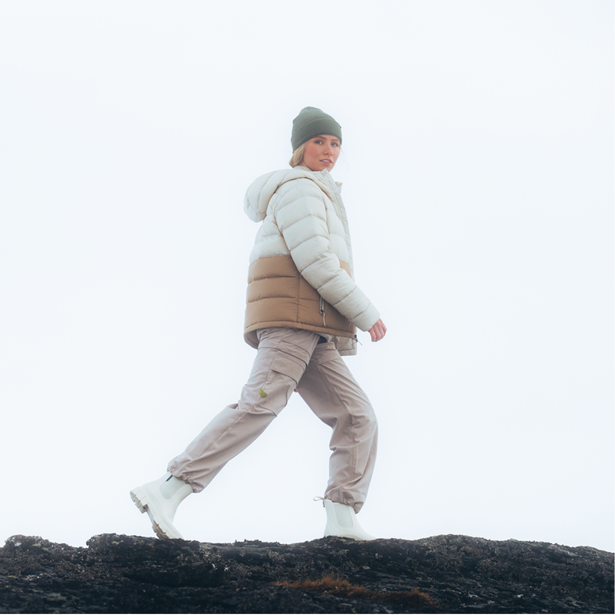 Fuego Max Down Hooded Jacket Women's - Image 7