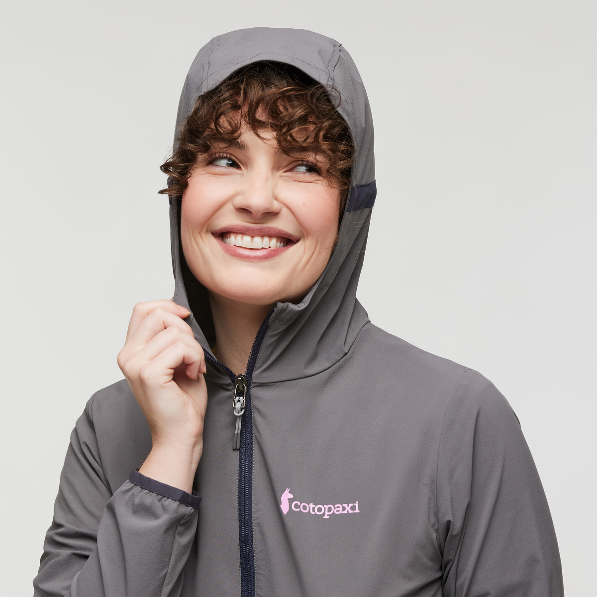 Vuelta Performance Windbreaker Jacket Women's - Image 13