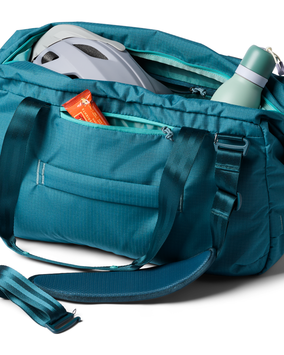 Viaje 35L Travel Duffel - Image 9